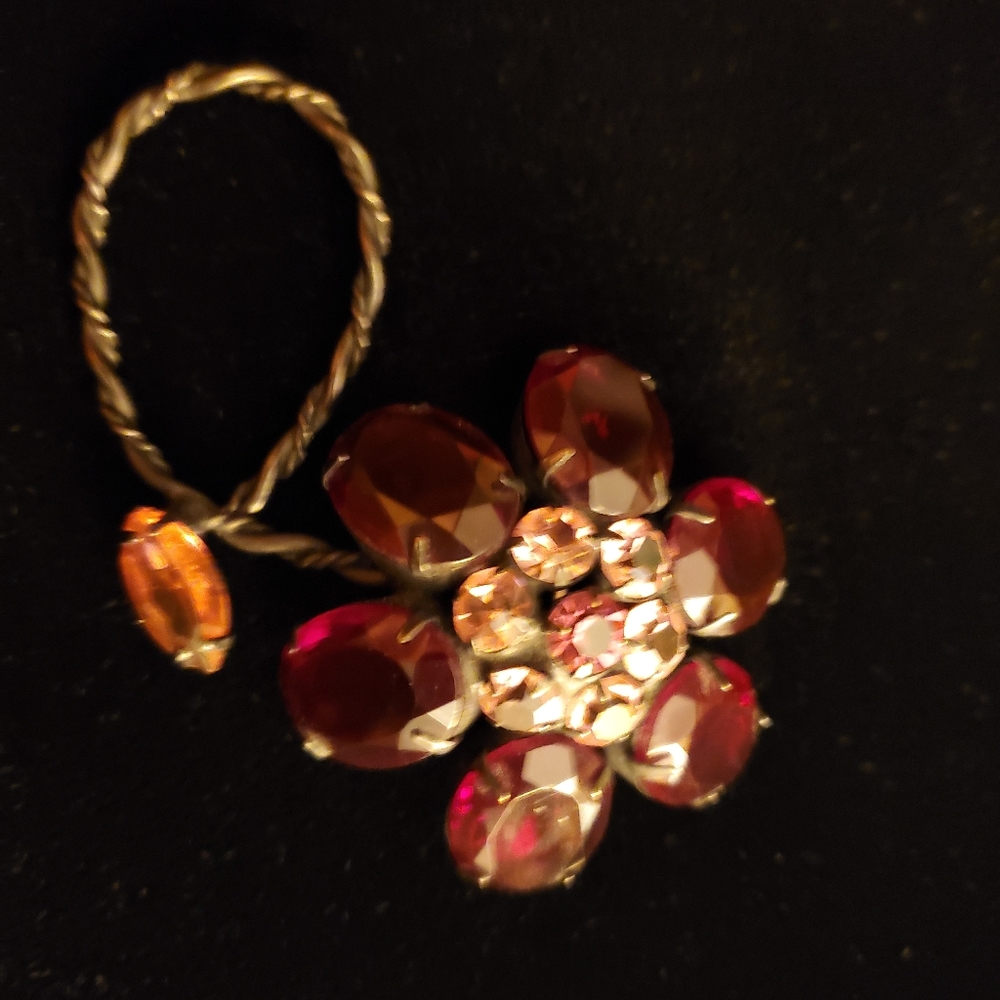 Large Red Rhinestone Daisy Brooch - Picture 5 of 6